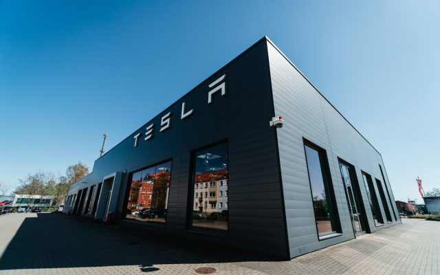 Les avancées du système de conduite autonome Tesla avec la mise à jour FSD v14.3