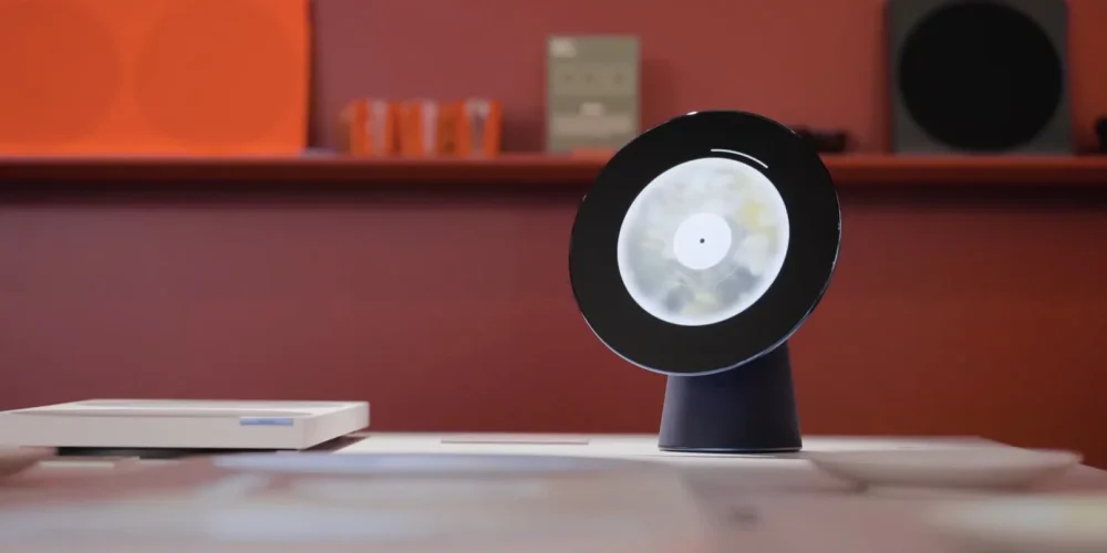 Samsung Luna : robot IA de bureau avec écran pivotant et interactions visuelles avancées