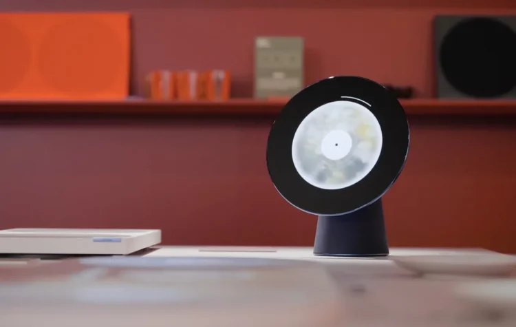 Samsung Luna : robot IA de bureau avec écran pivotant et interactions visuelles avancées