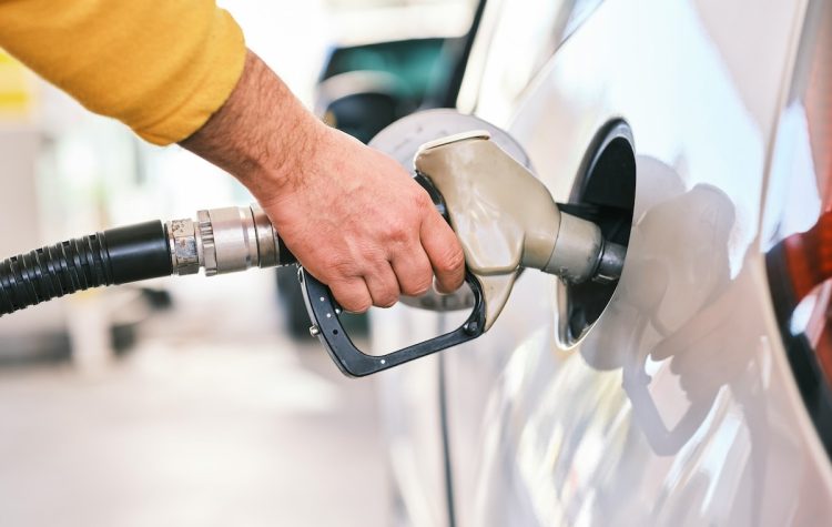 Comment les automobilistes français économisent jusqu’à 45 centimes par litre de carburant