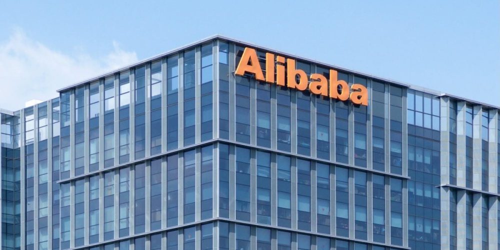 Accusations d&rsquo;utilisation illégale des modèles d&rsquo;IA Claude par Alibaba : enjeux pour les relations technologiques sino-américaines
