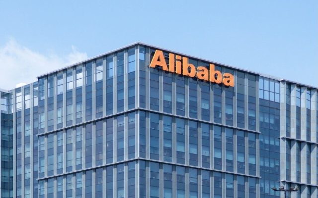 Accusations d&rsquo;utilisation illégale des modèles d&rsquo;IA Claude par Alibaba : enjeux pour les relations technologiques sino-américaines