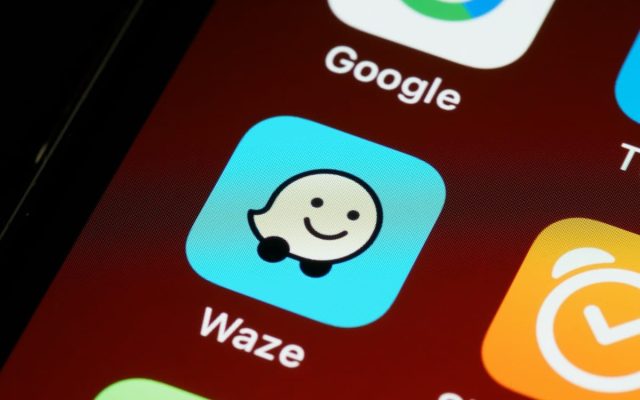 Comment activer la détection de radars sur Waze pour des trajets plus sûrs