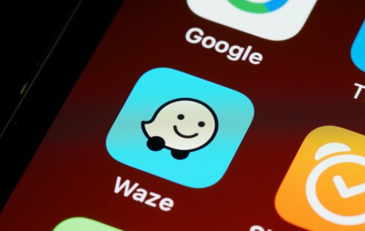 Comment activer la détection de radars sur Waze pour des trajets plus sûrs